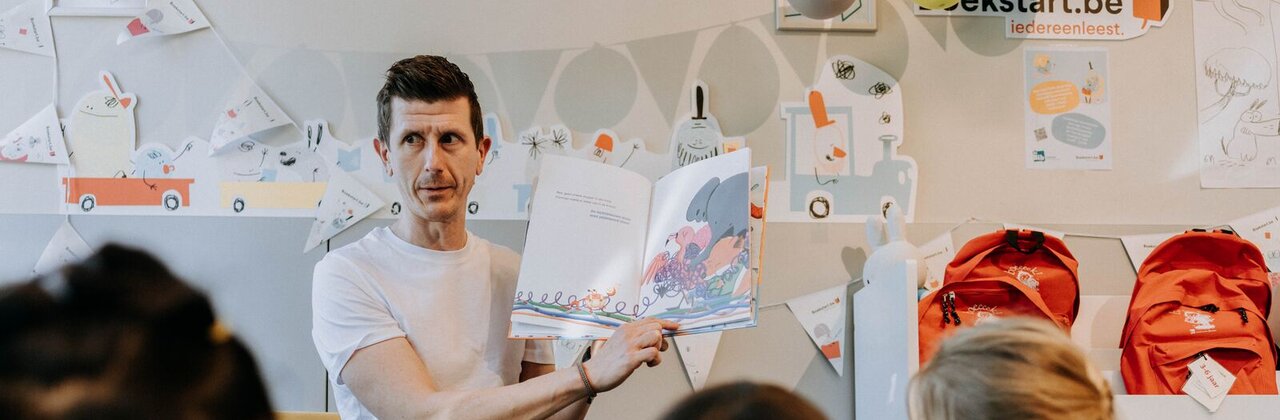 IKT-artikel-VVSG Foto van leerkracht en leerlingen in de klas